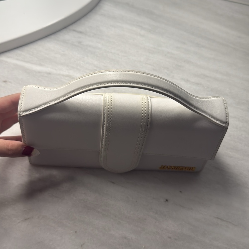 Jacquemus Chic White Bag with Gold Detail - Picture 9 of 16